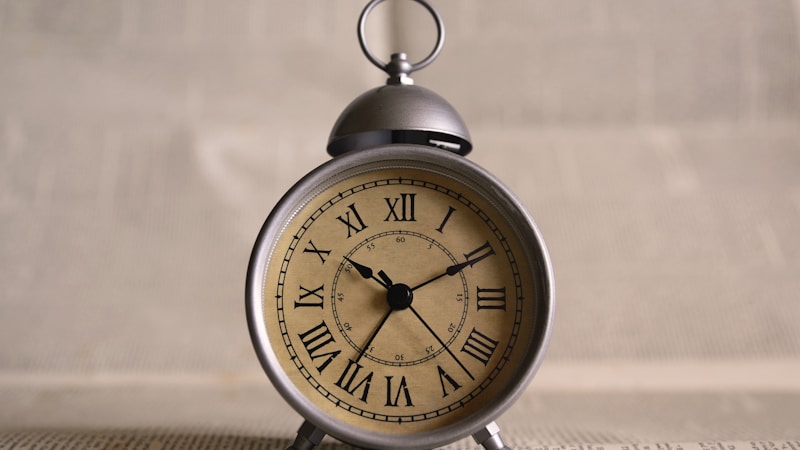午前0時と深夜0時の違いは？日付変更の考え方をわかりやすく解説