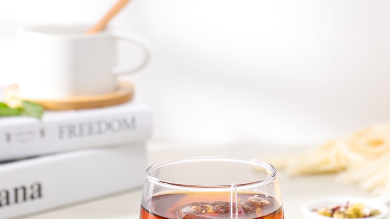 ルイボスティーはお茶？紅茶？違いをやさしく解説｜原料・味・カフェインまでわかる完全ガイド